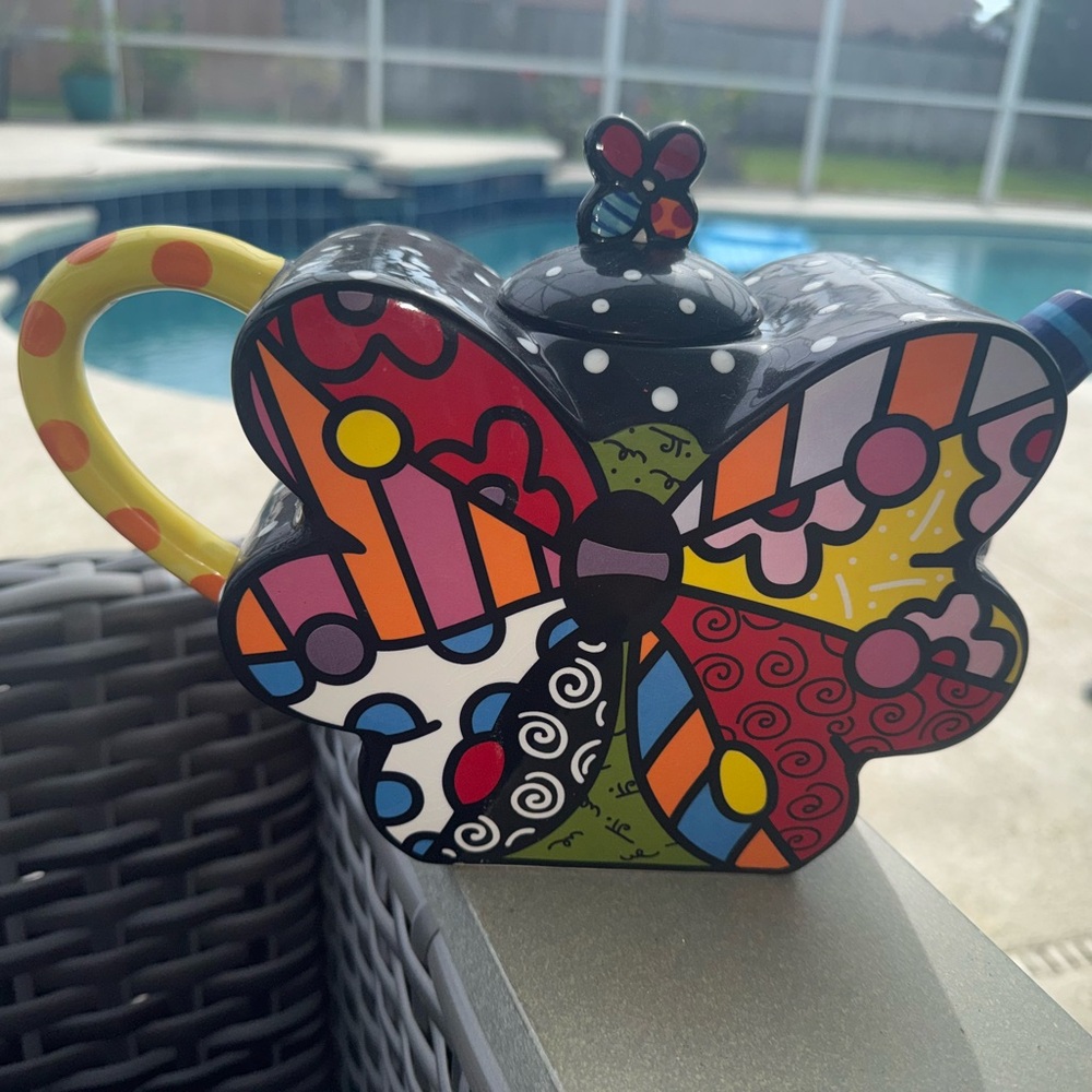 Romero Britto Butterfly kettle